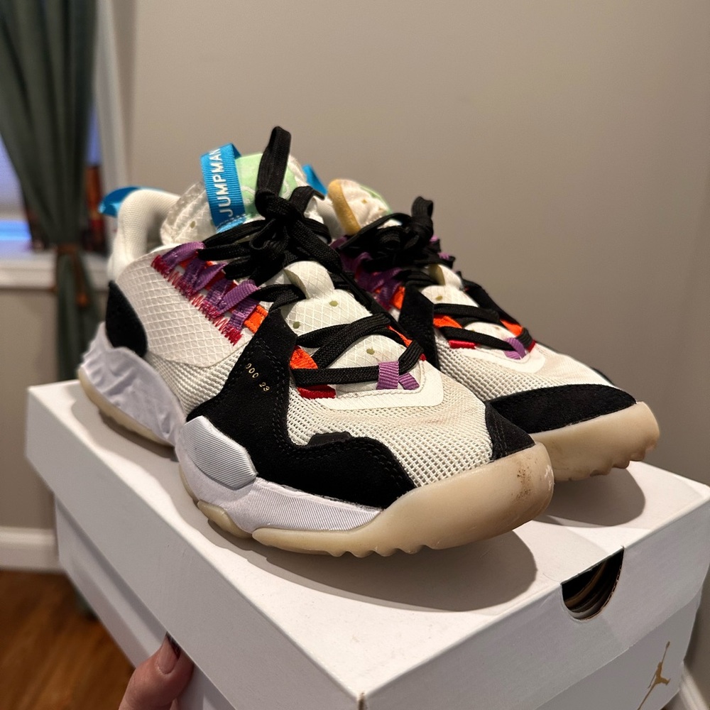 Women’s Jordan Delta